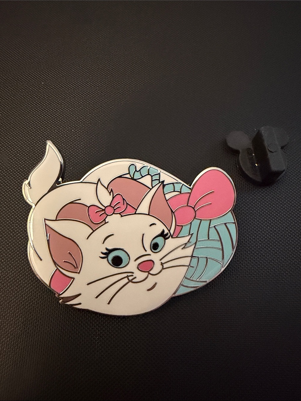 Disney Marie slippers Cat Enamel Pin - Pet Lover Accessory